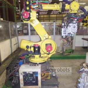 Fanuc R2000iA-210F con la pistola de soldadura por puntos servocontrolado en una pista lineal
